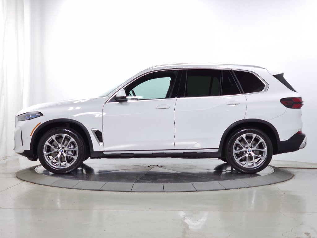 Used 2026 BMW X5 xDrive40i w/ Parking Assistance Package AWD/4WD image 5