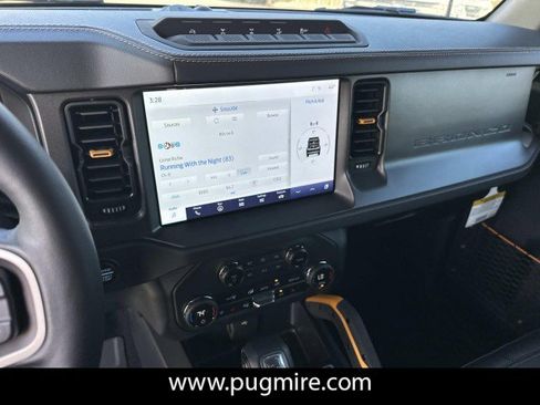 Used 2024 Ford Bronco Badlands image 28