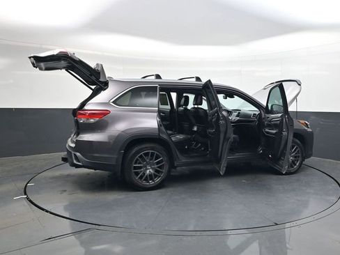 Used 2019 Toyota Highlander Limited Platinum image 35