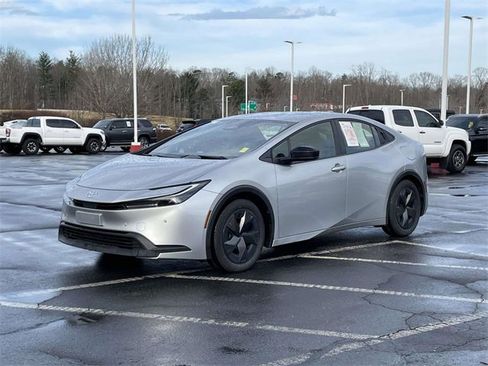 Used 2024 Toyota Prius LE image 1