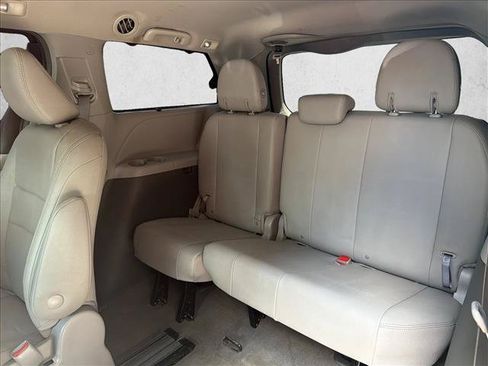 Used 2018 Toyota Sienna XLE FWD image 26