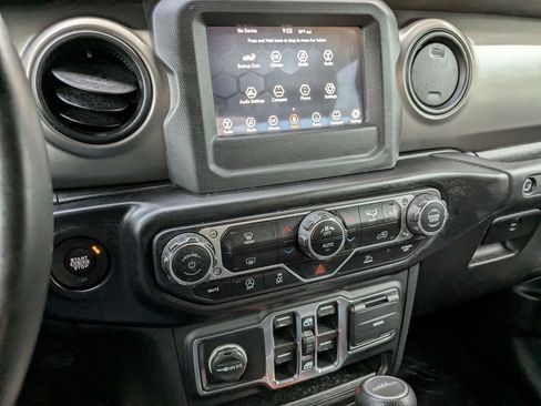 Used 2022 Jeep Gladiator Willys image 19