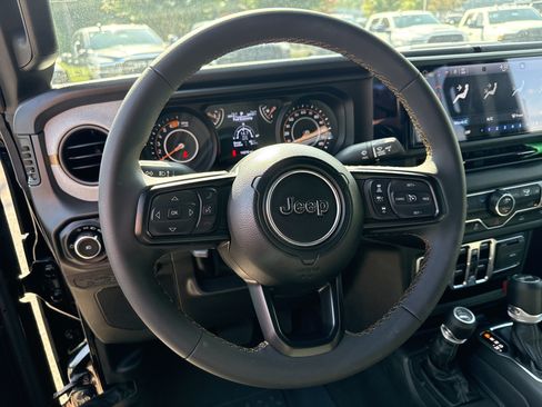 Used 2024 Jeep Wrangler Unlimited Sport AWD/4WD image 22