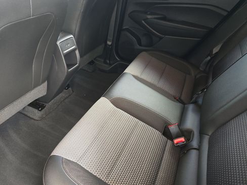 Used 2025 Chevrolet Trax LT FWD image 12