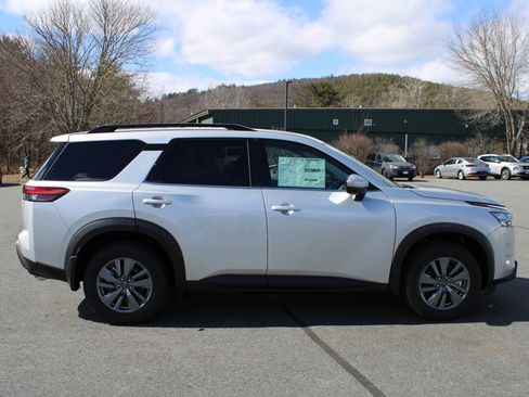 New 2025 Nissan Pathfinder SV AWD/4WD image 6