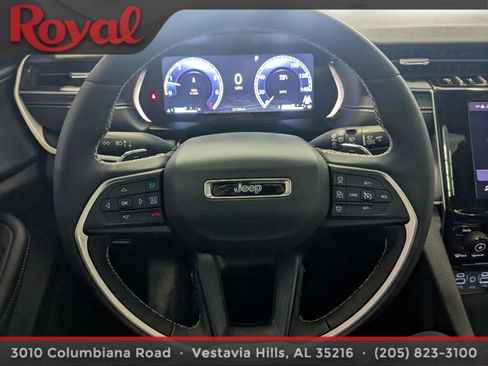 Used 2024 Jeep Grand Cherokee L Altitude RWD image 22