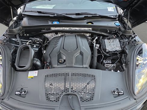 Used 2023 Porsche Macan image 35