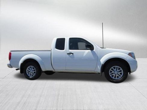 Used 2019 Nissan Frontier SV RWD image 2