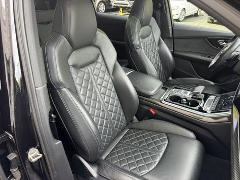 Used 2020 Audi SQ7 Premium Plus w/ Driver Assistance Package image 39