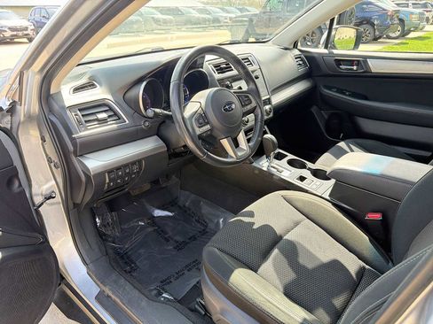 Used 2017 Subaru Outback 2.5i Premium image 2