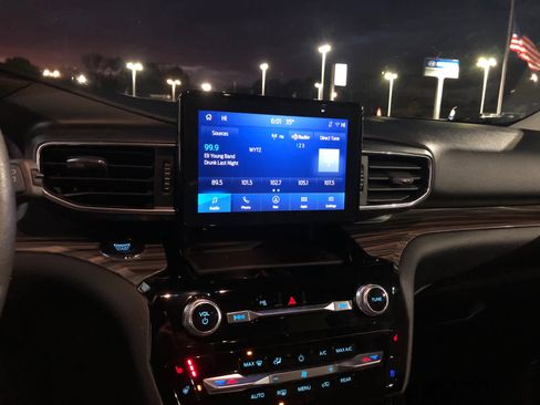 Used 2023 Ford Explorer Limited image 14