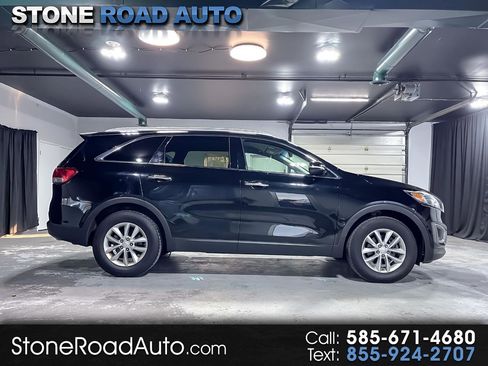 Used 2016 Kia Sorento LX image 1