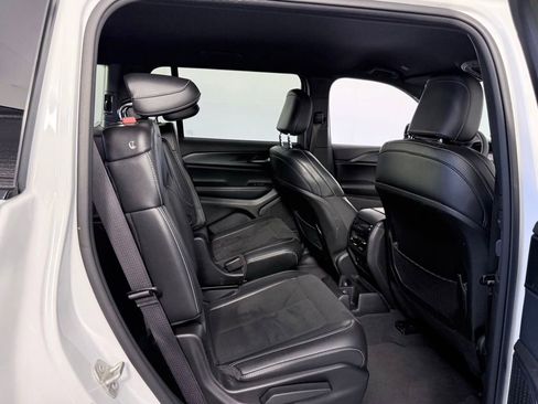 Used 2023 Jeep Grand Cherokee L Laredo image 23