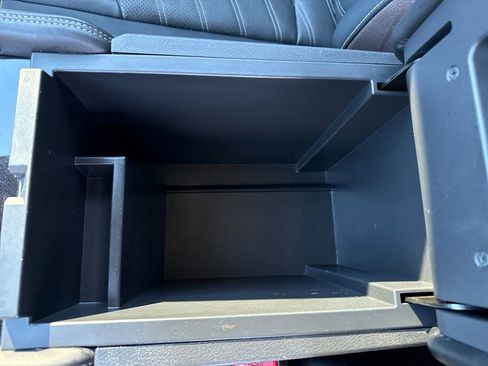 Used 2022 Nissan Pathfinder Platinum w/ Cargo Package image 26