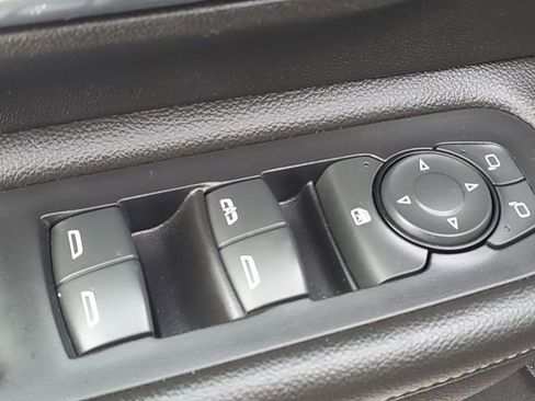 Used 2023 GMC Terrain SLT image 23