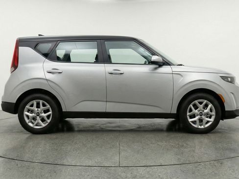 Used 2025 Kia Soul LX w/ LX Technology Package FWD image 11