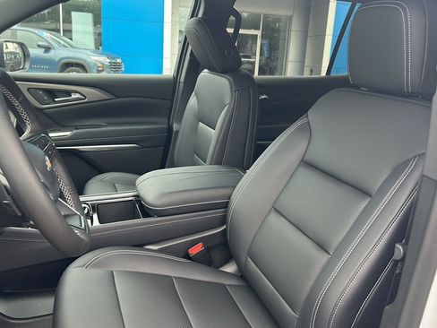 New 2026 Chevrolet Traverse LT w/ Driver Confidence Package AWD/4WD image 12