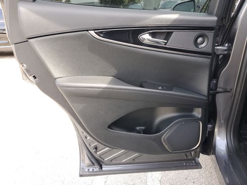 Used 2023 Lincoln Nautilus Reserve w/ Monochromatic Package image 12