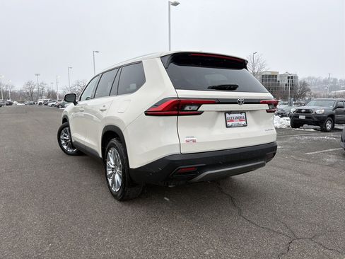 Used 2024 Toyota Grand Highlander Platinum image 6