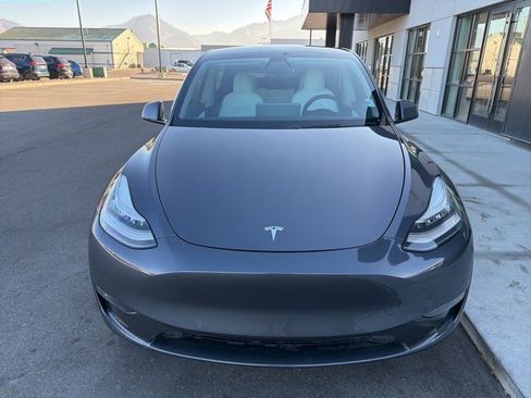 Used 2020 Tesla Model Y Long Range image 2