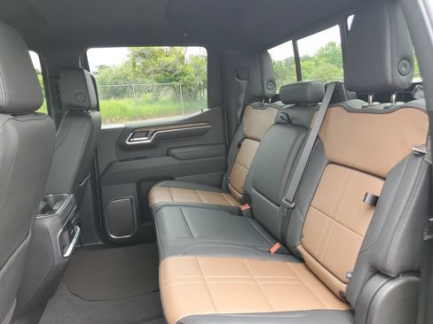 Certified 2025 Chevrolet Silverado 1500 High Country AWD/4WD image 32