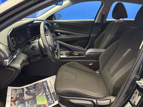 Used 2023 Hyundai Elantra SEL w/ Convenience Package FWD image 12