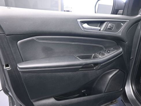 Used 2022 Ford Edge Titanium image 16