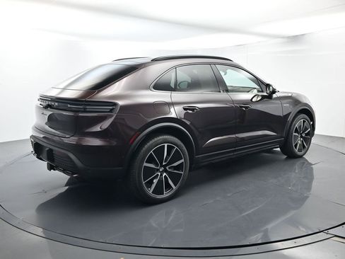 Certified 2025 Porsche Macan Electric RWD image 15