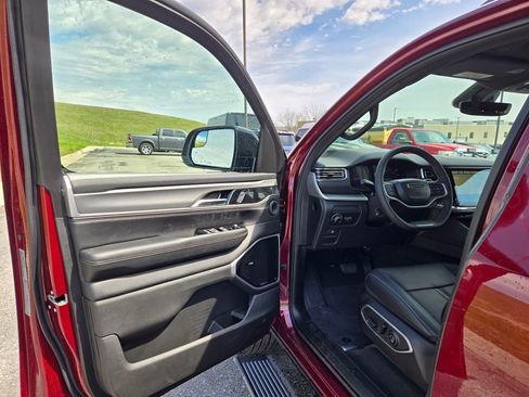 New 2026 Jeep Grand Wagoneer Limited AWD/4WD image 10
