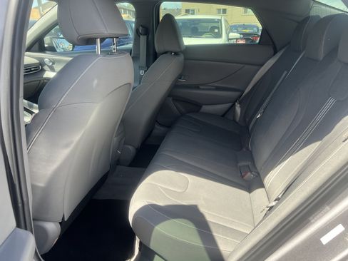 Used 2025 Hyundai Elantra Hybrid FWD image 12