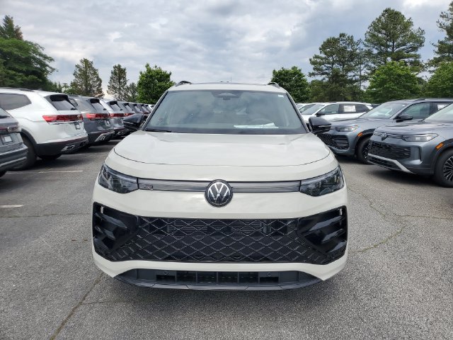 New 2026 Volkswagen Tiguan SE R-Line FWD image 2
