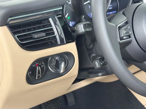 Certified 2026 Porsche Macan AWD/4WD image 33
