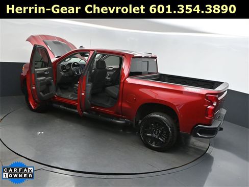 Used 2025 Chevrolet Silverado 1500 LT Trail Boss w/ Convenience Package II image 2