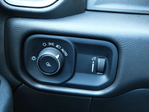 Used 2024 RAM 2500 Tradesman w/ Safety Group image 39