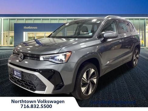 Used 2025 Volkswagen Taos SE w/ Panoramic Sunroof Package image 1