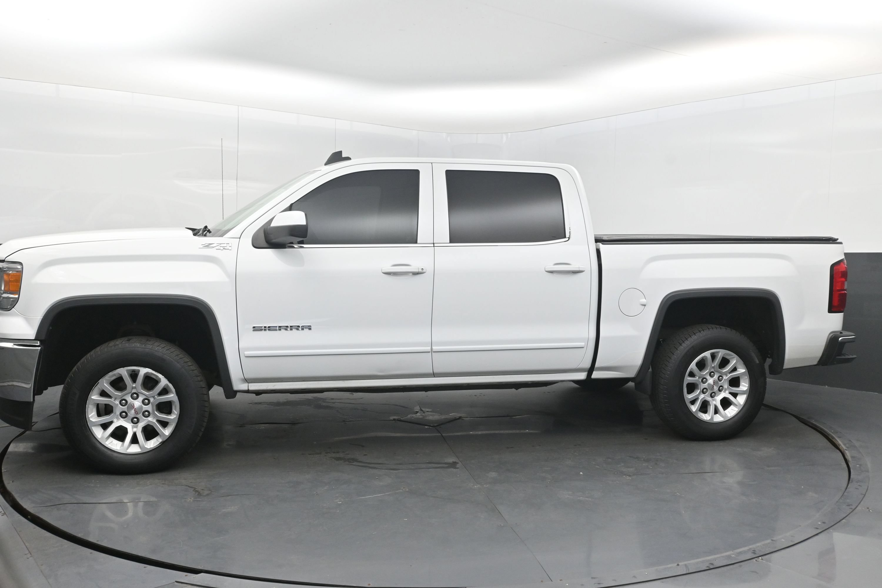 Used 2015 GMC Sierra 1500 SLE w/ SLE Value Package AWD/4WD image 5
