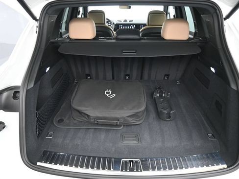 Certified 2025 Porsche Cayenne E-Hybrid w/ Premium Package Plus AWD/4WD image 29