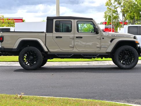 Used 2022 Jeep Gladiator Overland image 5