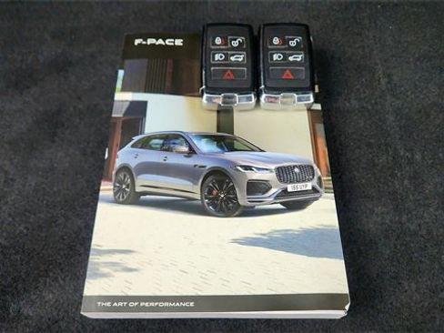 Used 2022 Jaguar F-PACE SVR image 63