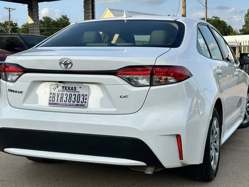 Used 2021 Toyota Corolla LE FWD image 12