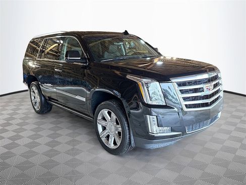 Used 2018 Cadillac Escalade Premium Luxury image 4
