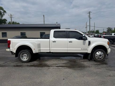 Used 2017 Ford F450 Platinum w/ Platinum Ultimate Package AWD/4WD image 4