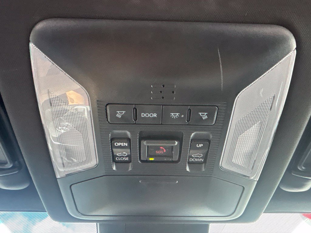 Used 2022 Toyota RAV4 XSE AWD/4WD image 17