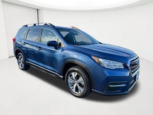 Used 2022 Subaru Ascent Premium w/ Convenience Package image 3