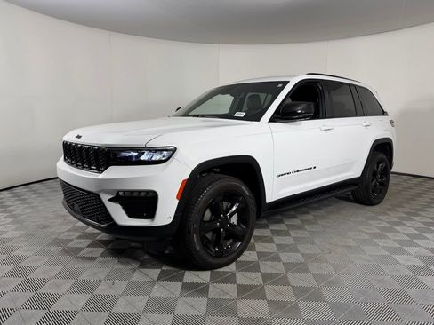 Used 2024 Jeep Grand Cherokee Limited w/ Luxury Tech Group II image 10