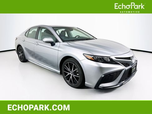 Used 2024 Toyota Camry SE FWD image 1