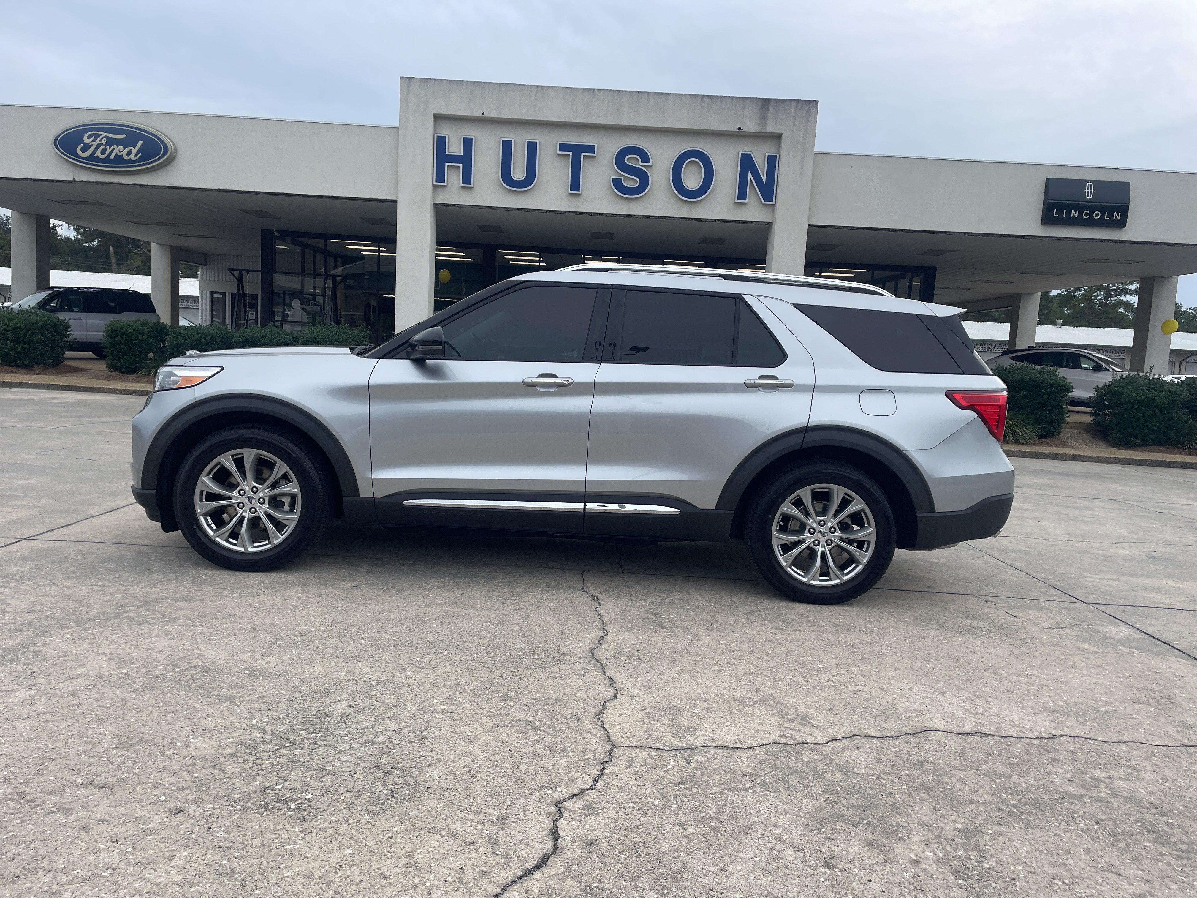 Used 2022 Ford Explorer Limited w/ Equipment Group 301A RWD image 1