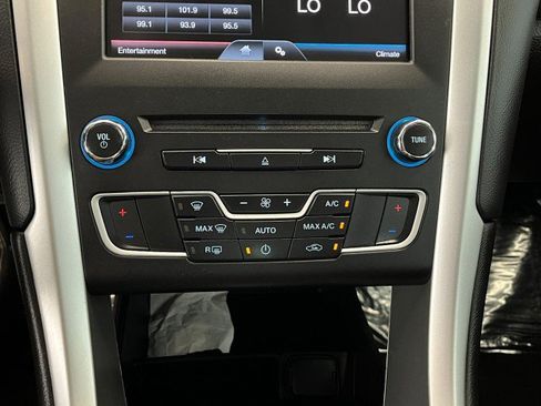 Used 2016 Ford Fusion SE image 20