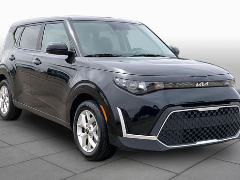 Used 2024 Kia Soul LX w/ Option Group 015 FWD image 3