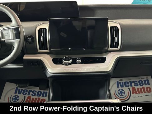 Used 2025 Ford Expedition Active image 28